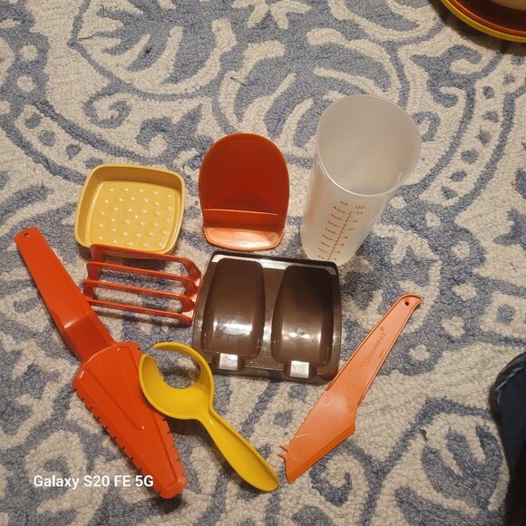 Tupperware 8 pieces - Picture 1 of 9